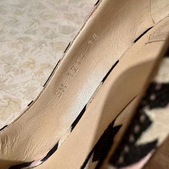 Black and pink houndstooth Dior heels. - Picture 7 of 8